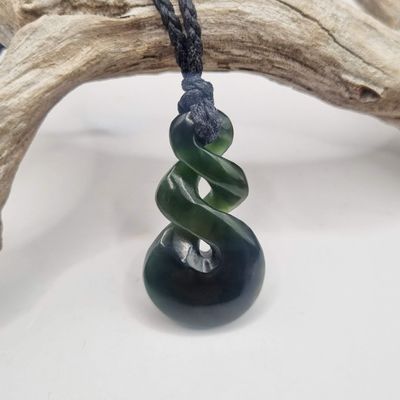 NZ Greenstone Medium Pikorua Twist Pendant - Pounamu TW40